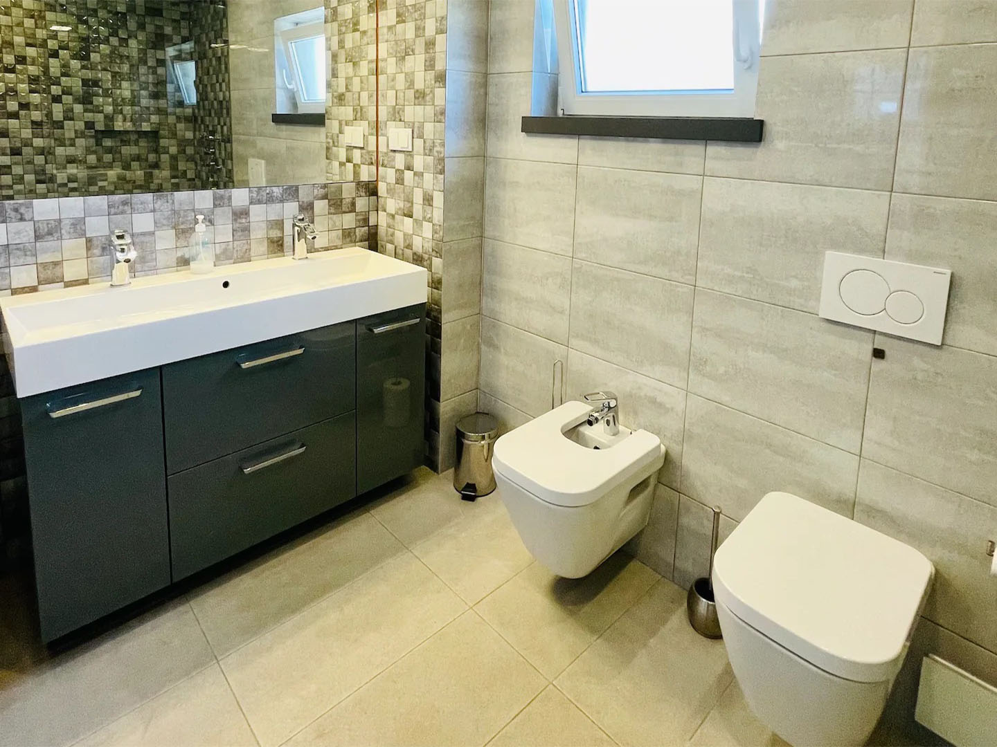 Main and Secondary Bathrooms